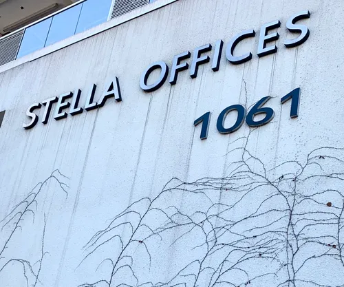 Identificação do edifício Stella Offices, sede da Graphis